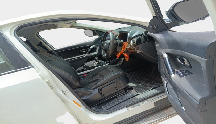 2019 Tata Harrier XT 2.0L KRYOTEC, Diesel, Manual, 90,909 km, interior
