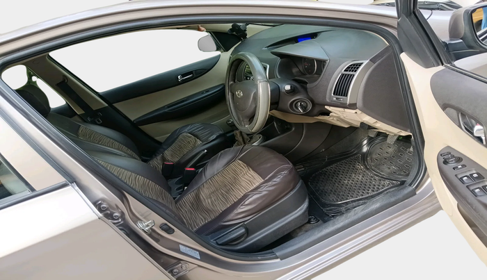 2012 Hyundai i20 MAGNA 1.2, Petrol, Manual, 70,566 km, interior