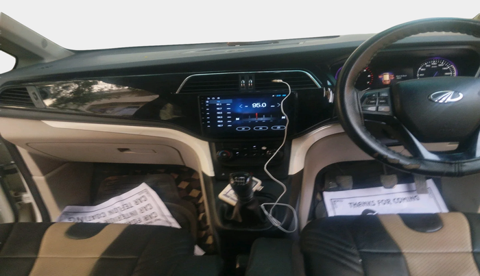 2019 Mahindra MARAZZO M6 8 STR, Diesel, Manual, 97,172 km, interior