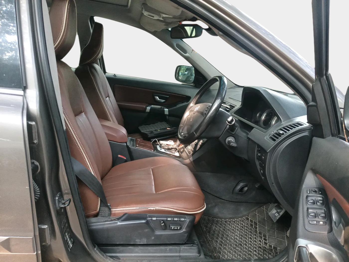 2011 Volvo XC 90 D5 AWD, Diesel, Automatic, 1,20,289 km, interior