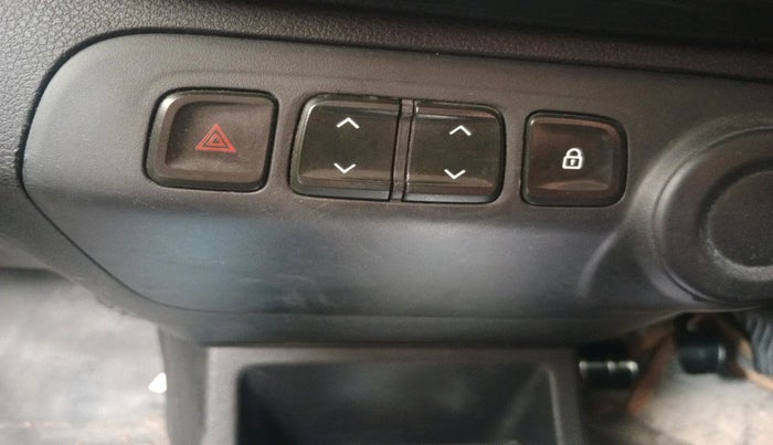 2018 Renault Kwid RXT 1.0, Petrol, Manual, 1,31,465 km, interior