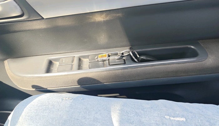 2011 Maruti Swift VXI, Petrol, Manual, 1,20,296 km, interior