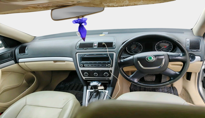 2010 Skoda Laura AMBIENTE 2.0 TDI CR AT, Diesel, Automatic, 96,709 km, interior