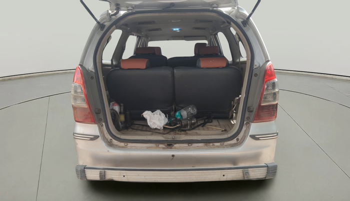 2010 Toyota Innova 2.5 G4 8 STR, Diesel, Manual, 2,46,145 km, exterior