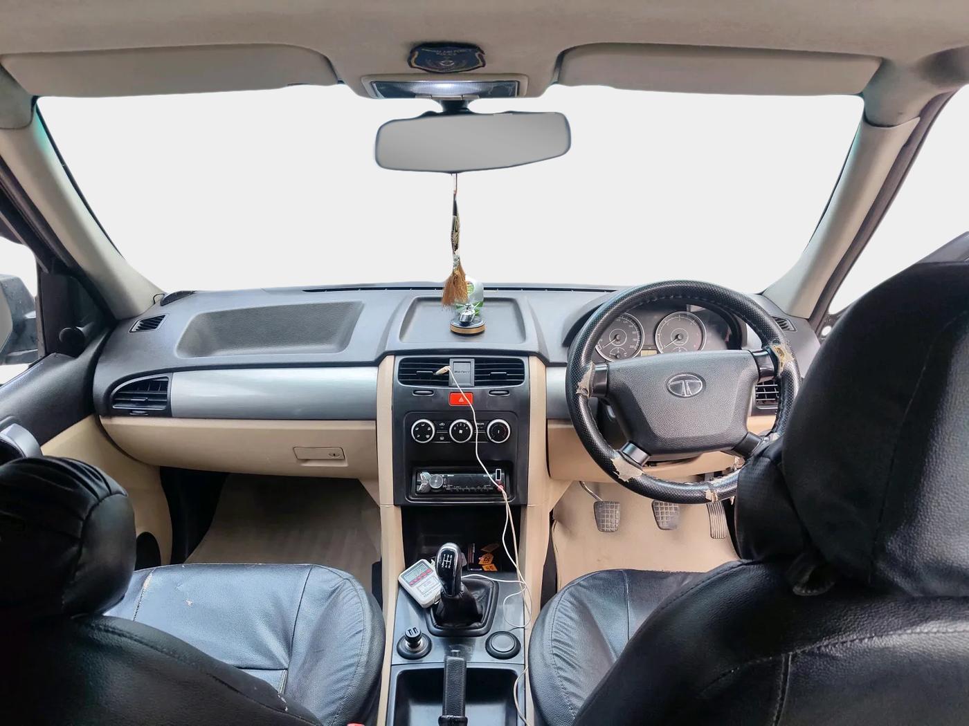 2014 Tata Safari Storme 2.2 EX 4X2, Diesel, Manual, 1,05,890 km, interior