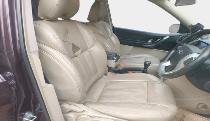 2016 Mahindra XUV500 W8, Diesel, Manual, 1,93,721 km, interior