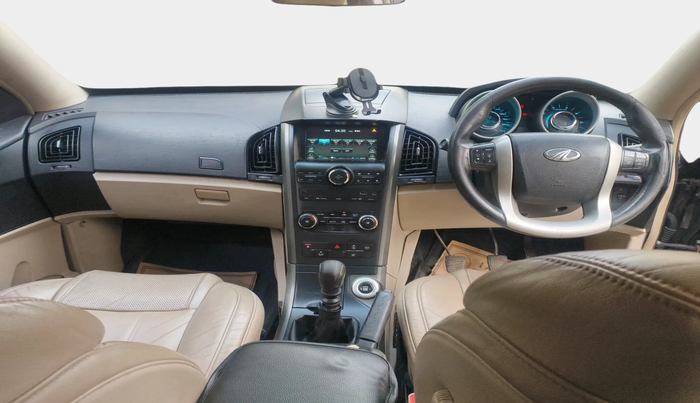 2016 Mahindra XUV500 W8, Diesel, Manual, 1,93,721 km, interior