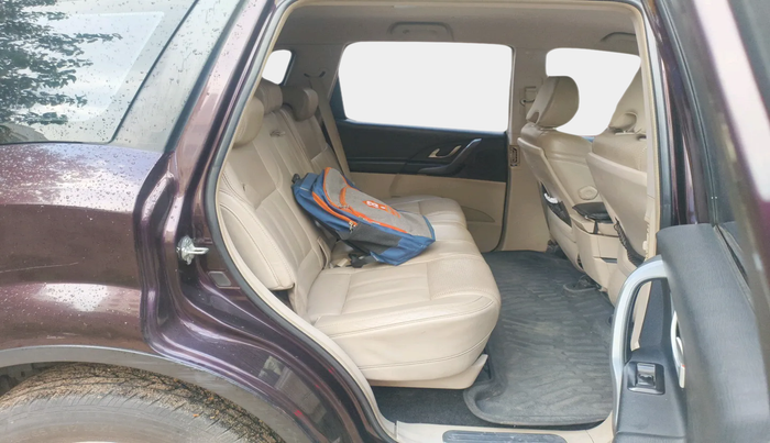 2016 Mahindra XUV500 W8, Diesel, Manual, 1,93,721 km, interior