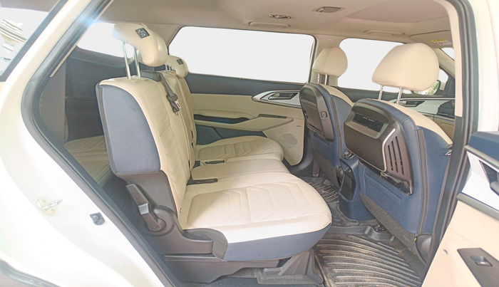 2024 KIA CARENS LUXURY PLUS 1.5 PETROL DCT 7 STR, Petrol, Automatic, 13,867 km, interior