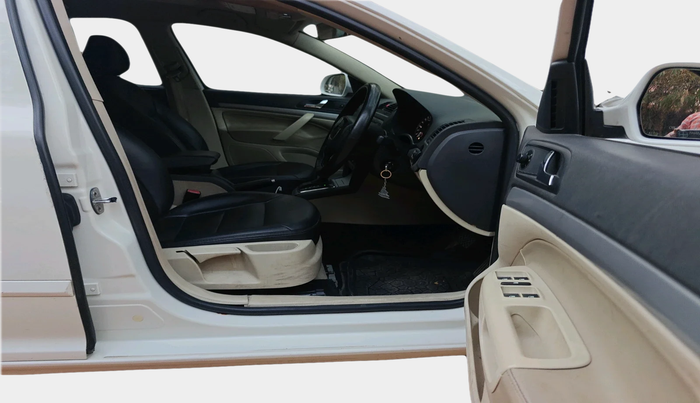 2012 Skoda Laura AMBIENTE 1.9 TDI AT, Diesel, Automatic, 1,47,215 km, interior