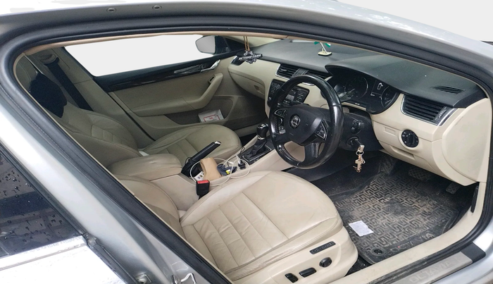 2014 Skoda Octavia ELEGANCE 2.0 TDI AT, Diesel, Automatic, 1,45,794 km, interior