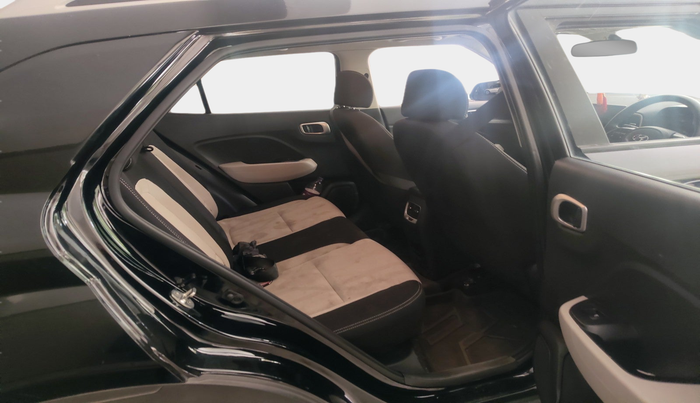 2022 Hyundai VENUE SX 1.5 CRDI, Diesel, Manual, 29,723 km, interior