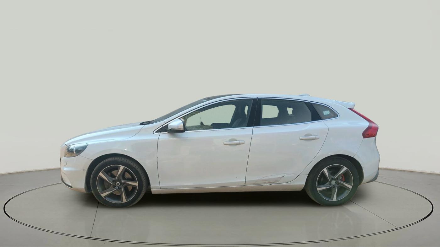 2016 Volvo V 40 D3 R design, Diesel, Automatic, 1,33,000 km, exterior