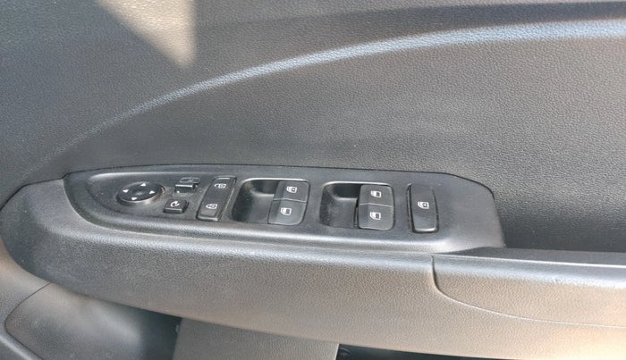 2019 Hyundai VENUE SX 1.0 TURBO, Petrol, Manual, 37,721 km, interior