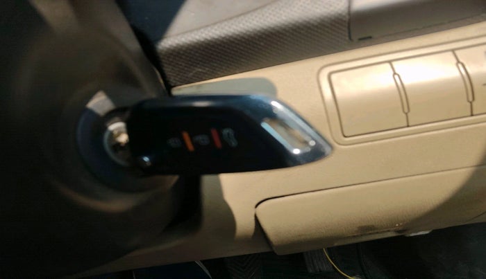 2011 Hyundai Verna FLUIDIC 1.6 CRDI EX, Diesel, Manual, 1,30,140 km, interior