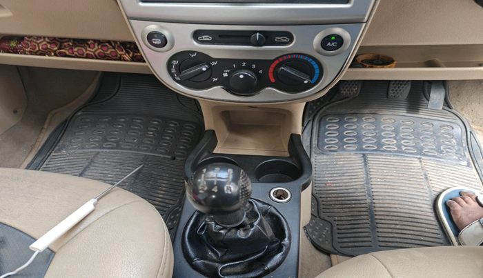 2011 Chevrolet Spark LT 1.0, Petrol, Manual, 79,556 km, interior