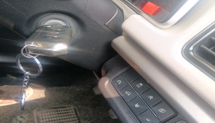 2022 Mahindra XUV700 AX 5 D MT 5 STR, Diesel, Manual, 82,554 km, interior