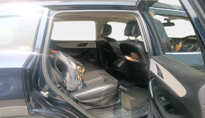 2022 Mahindra XUV700 AX 5 D MT 5 STR, Diesel, Manual, 82,554 km, interior