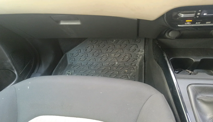 2022 Toyota Glanza V, Petrol, Manual, 23,312 km, interior