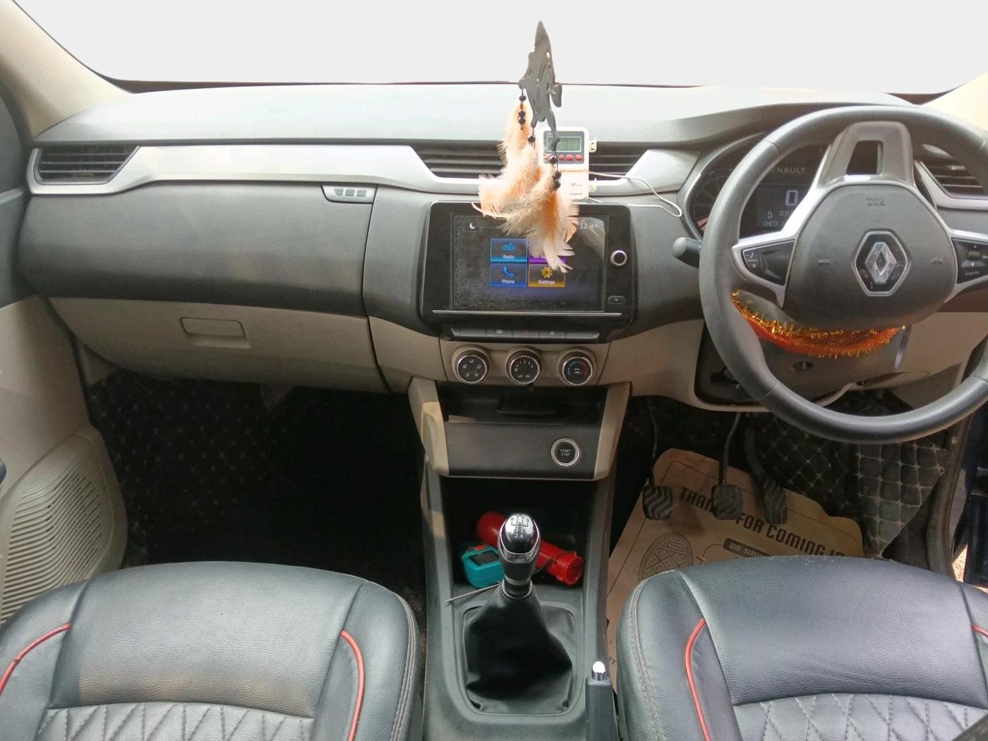 2022 Renault TRIBER RXZ, Petrol, Manual, 1,03,593 km, interior