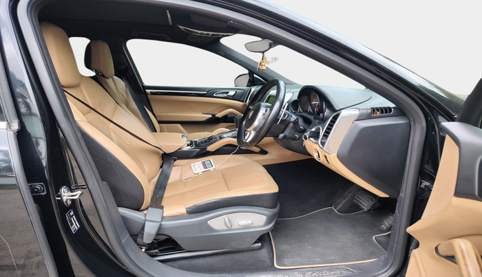 2015 Porsche Cayenne DIESEL, Diesel, Automatic, 1,56,913 km, interior
