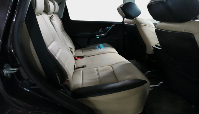 2019 Mahindra XUV500 W7, Diesel, Manual, 1,55,352 km, interior