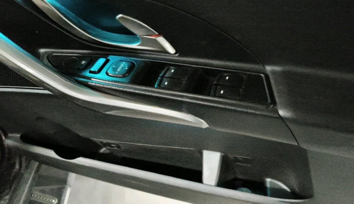 2019 Mahindra XUV500 W7, Diesel, Manual, 1,55,352 km, interior