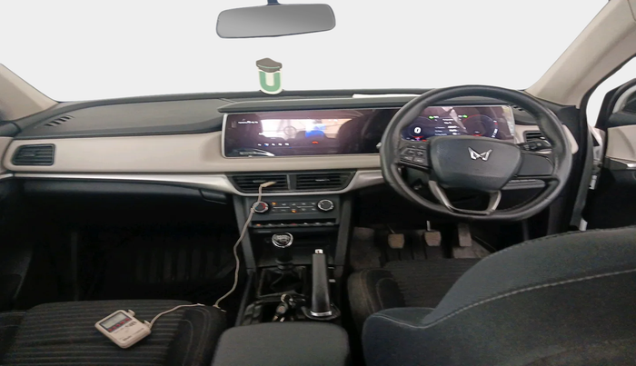 2022 Mahindra XUV700 AX 5 D MT 7 STR, Diesel, Manual, 59,058 km, interior