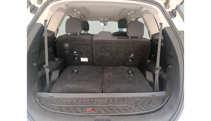 2022 Mahindra XUV700 AX 5 D MT 7 STR, Diesel, Manual, 59,058 km, interior