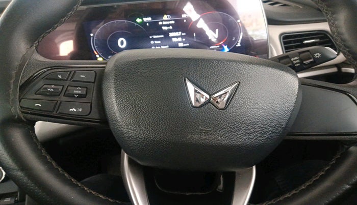 2022 Mahindra XUV700 AX 5 D MT 7 STR, Diesel, Manual, 59,058 km, interior