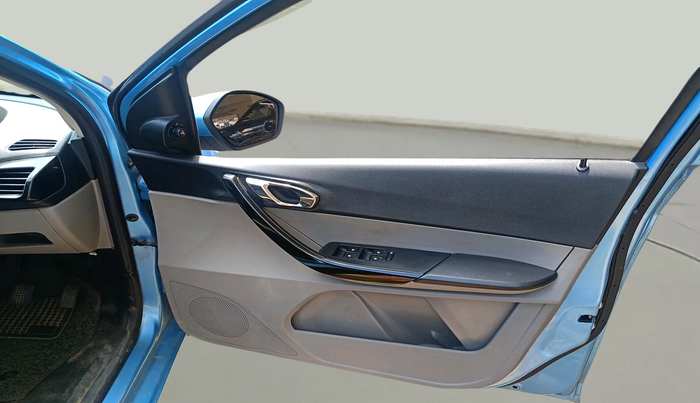 2017 Tata Tiago XZ PETROL, Petrol, Manual, 84,996 km, interior