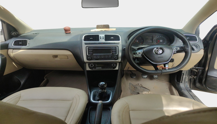 2015 Volkswagen Polo HIGHLINE1.5L, Diesel, Manual, 99,848 km, interior