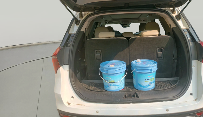 2022 Mahindra XUV700 AX 7 LUXURY D AT 7 STR, Diesel, Automatic, 1,02,708 km, exterior