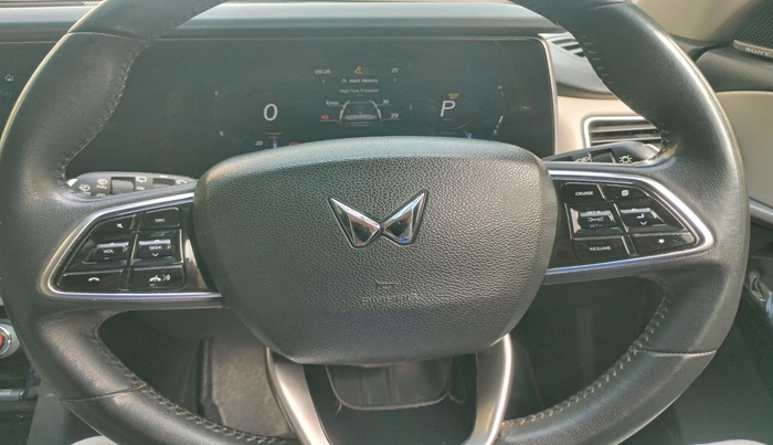 2022 Mahindra XUV700 AX 7 LUXURY D AT 7 STR, Diesel, Automatic, 1,02,708 km, interior