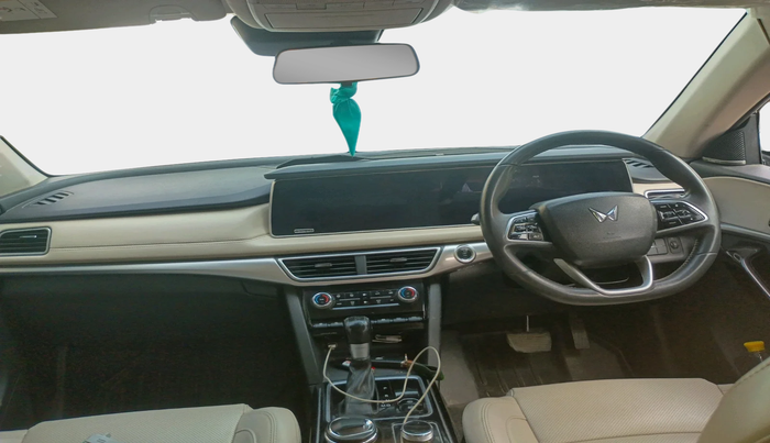 2022 Mahindra XUV700 AX 7 LUXURY D AT 7 STR, Diesel, Automatic, 1,02,708 km, interior