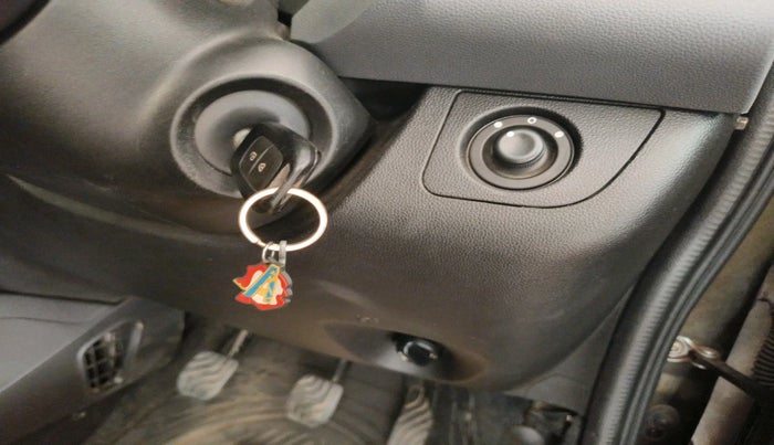 2021 Renault Kwid RXT 1.0 (O), Petrol, Manual, 30,575 km, interior