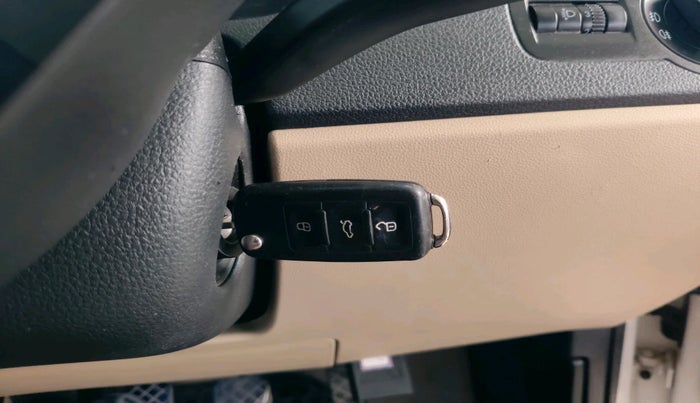 2016 Volkswagen Ameo HIGHLINE1.2L, Petrol, Manual, 1,57,077 km, interior