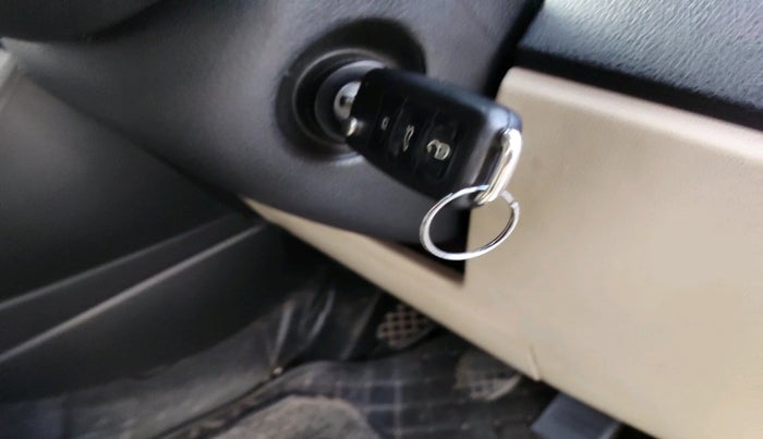 2017 Skoda Rapid AMBITION 1.6 MPI MT, Petrol, Manual, 60,421 km, interior