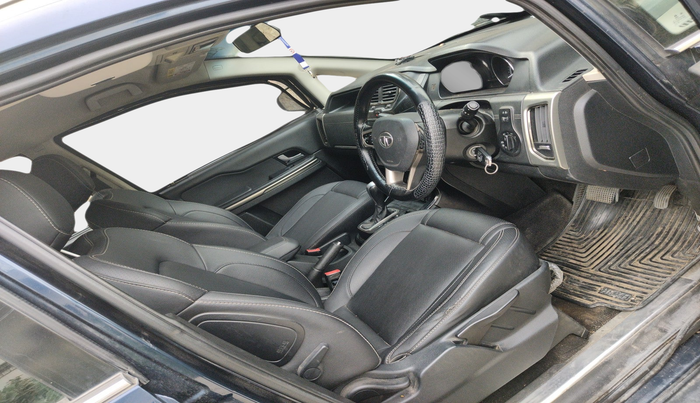 2017 Tata Hexa XTA 4X2 7 STR, Diesel, Automatic, 77,029 km, interior