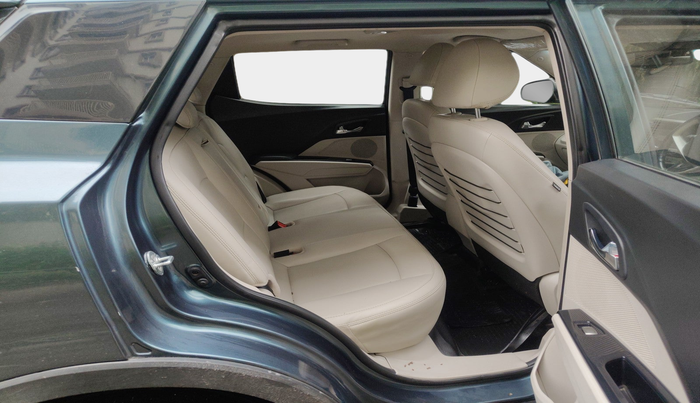 2021 Mahindra XUV300 W8 (O) 1.5 DIESEL, Diesel, Manual, 57,556 km, interior