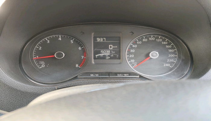 2015 Volkswagen Polo HIGHLINE1.2L, Petrol, Manual, 1,50,381 km, interior