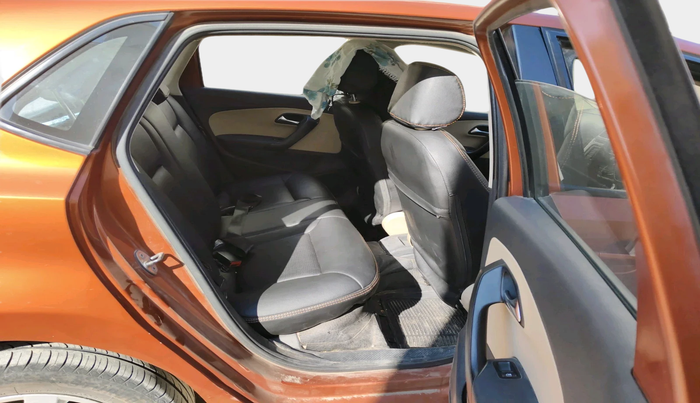 2015 Volkswagen Polo HIGHLINE1.2L, Petrol, Manual, 1,50,381 km, interior