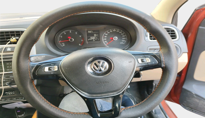 2015 Volkswagen Polo HIGHLINE1.2L, Petrol, Manual, 1,50,381 km, interior