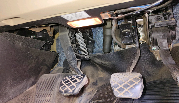 2015 Volkswagen Polo HIGHLINE1.2L, Petrol, Manual, 1,50,381 km, interior