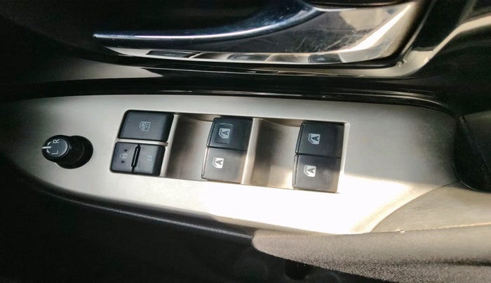 2016 Toyota Innova Crysta 2.4 VX 8 STR, Diesel, Manual, 1,99,106 km, interior