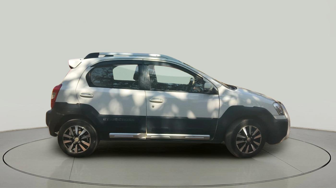 2015 Toyota Etios CROSS 1.4 VD, Diesel, Manual, 1,72,478 km, exterior