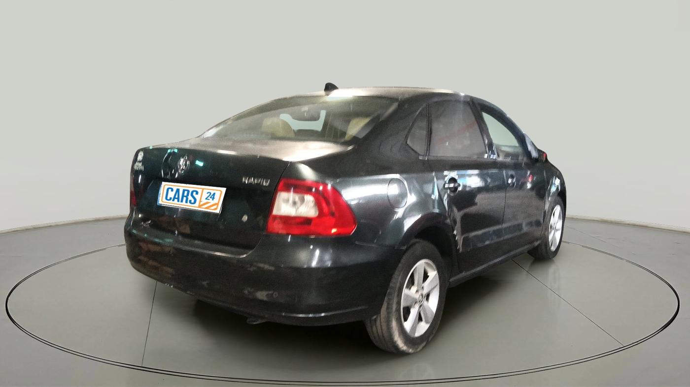 2015 Skoda Rapid 1.5 TDI CR ELEGANCE AT, Diesel, Automatic, 2,84,833 km, exterior