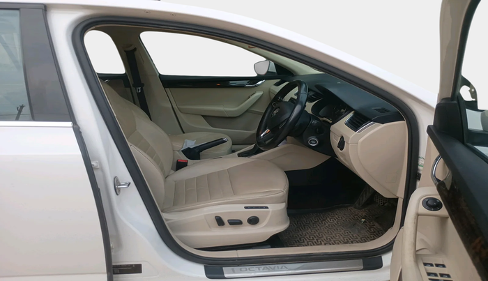 2016 Skoda Octavia STYLE PLUS AT 1.8 TSI, Petrol, Automatic, 88,480 km, interior