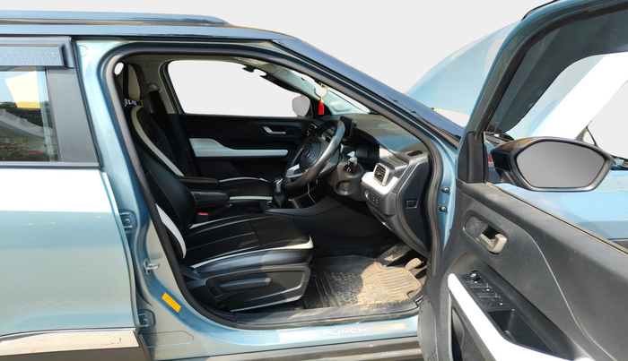 2024 Tata PUNCH CREATIVE  1.2 RTN DUAL TONE, Petrol, Manual, 17,415 km, interior