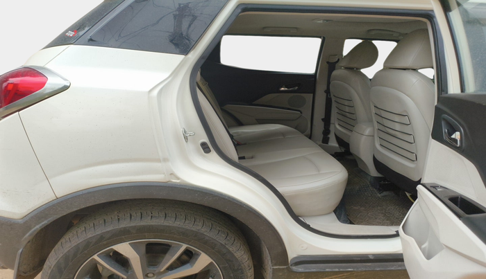2019 Mahindra XUV300 W8 (O) 1.2 PETROL, Petrol, Manual, 53,825 km, interior